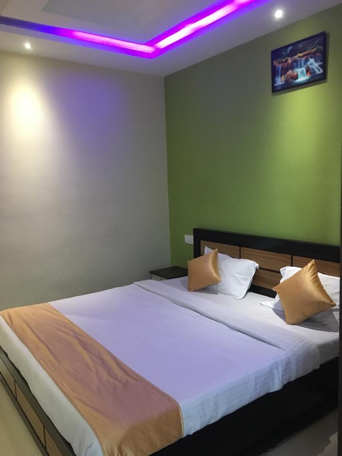 Hotel Time Palace Ooty Δωμάτιο φωτογραφία